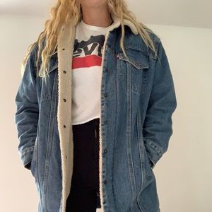 sherpa lined levi’s trucker jean jacket
